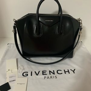 Givenchy Antigona Medium shiny smooth leather